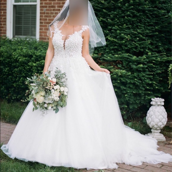 Princess Ballgown Wedding Dress - Picture 1 of 6